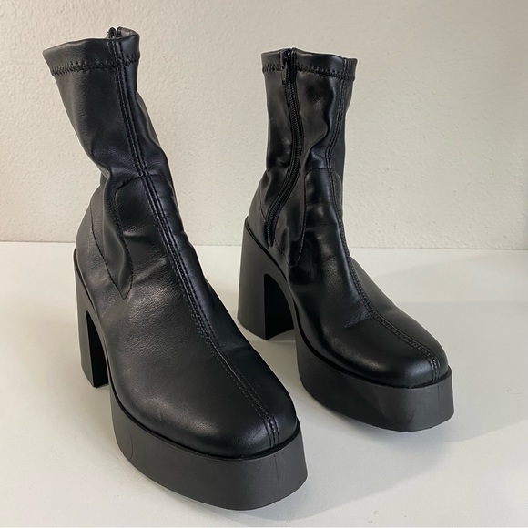 ASOS Elsie high heeled sock boot - Picture 5 of 16